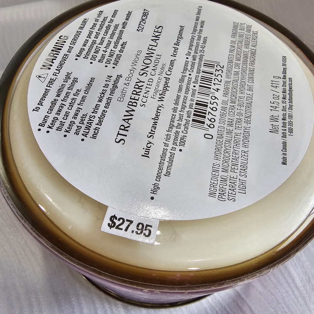 Bath & Body Works Strawberry Snowflakes 3 Wick Candle RARE - Picture 6 of 6